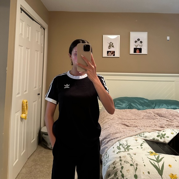Adidas black tee - Picture 1 of 3